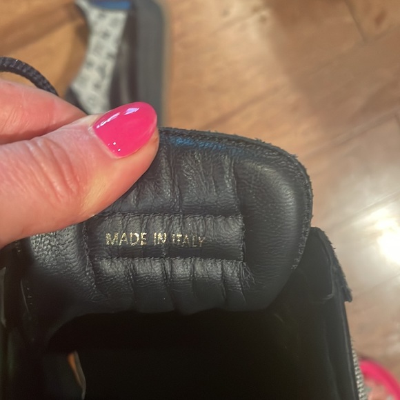 💰Vintage 100% Authentic LV shoes purchase at the Paris LV store! 💙💙 - Picture 4 of 6